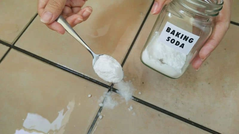 Remoção de mofo com bicarbonato de sódio