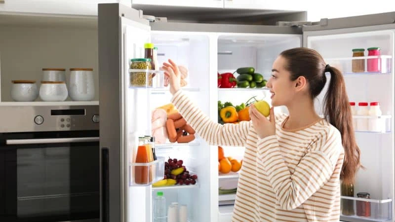 Alimentos frescos organizados para congelamento inteligente
